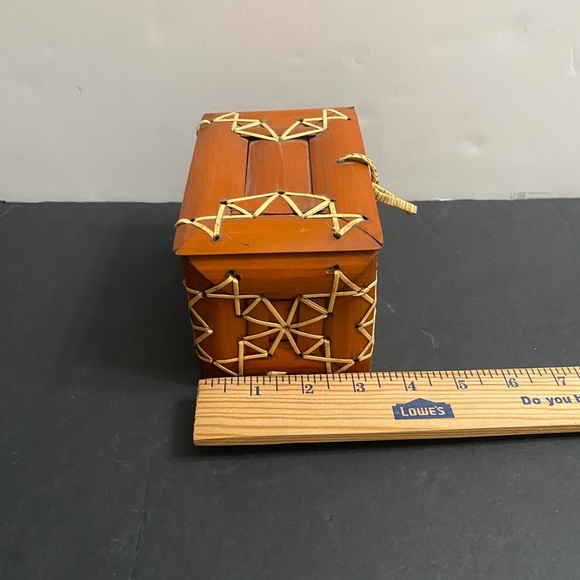 Vintage Hand Made Bamboo Box, Small Size: 5 5/8” L. X 3.5” X 3.5”, Unmarked - Picture 5 of 13